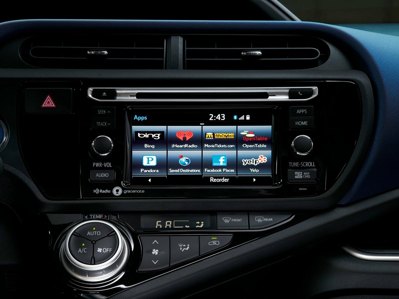 Toyota Prius c — справочные фотографии комплектации, Интерьер 1