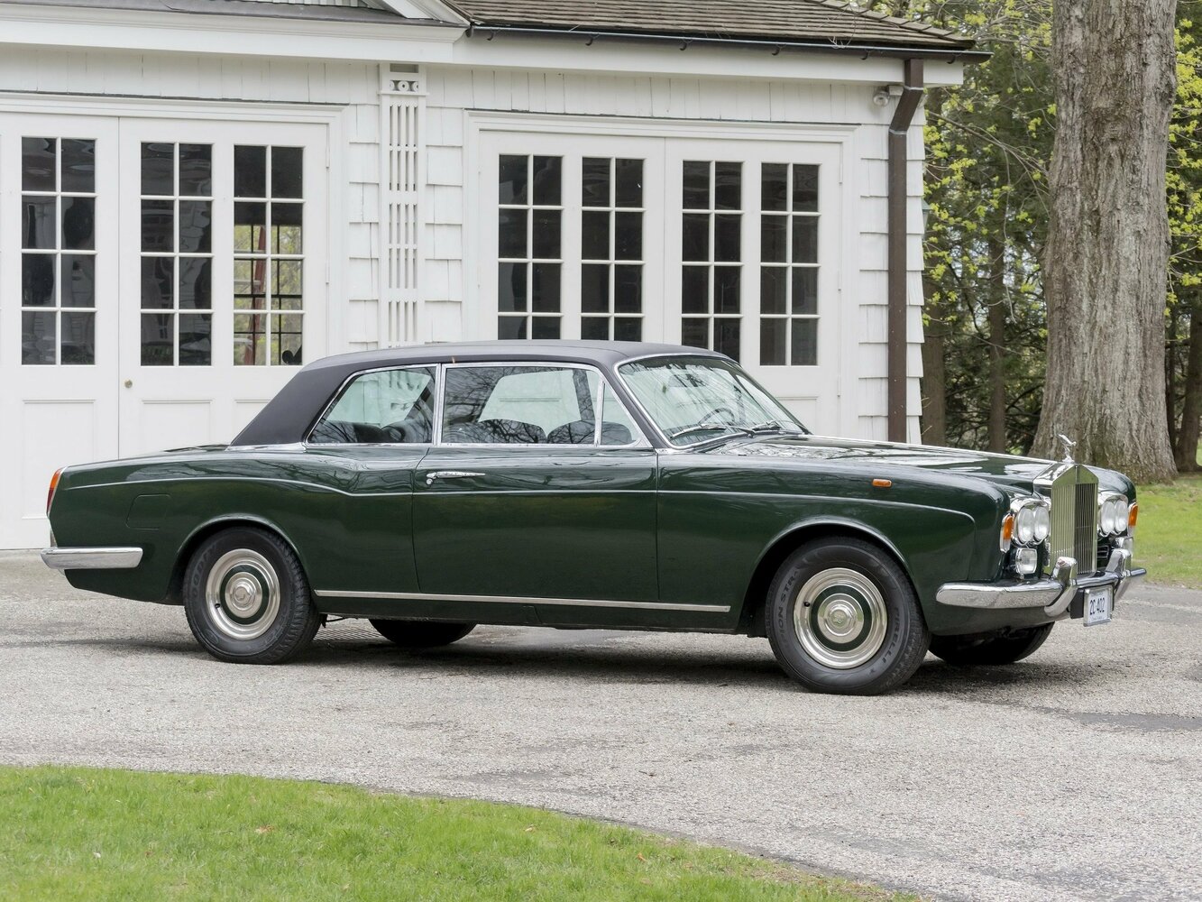 Rolls-Royce Corniche — справочные фотографии комплектации, Сбоку