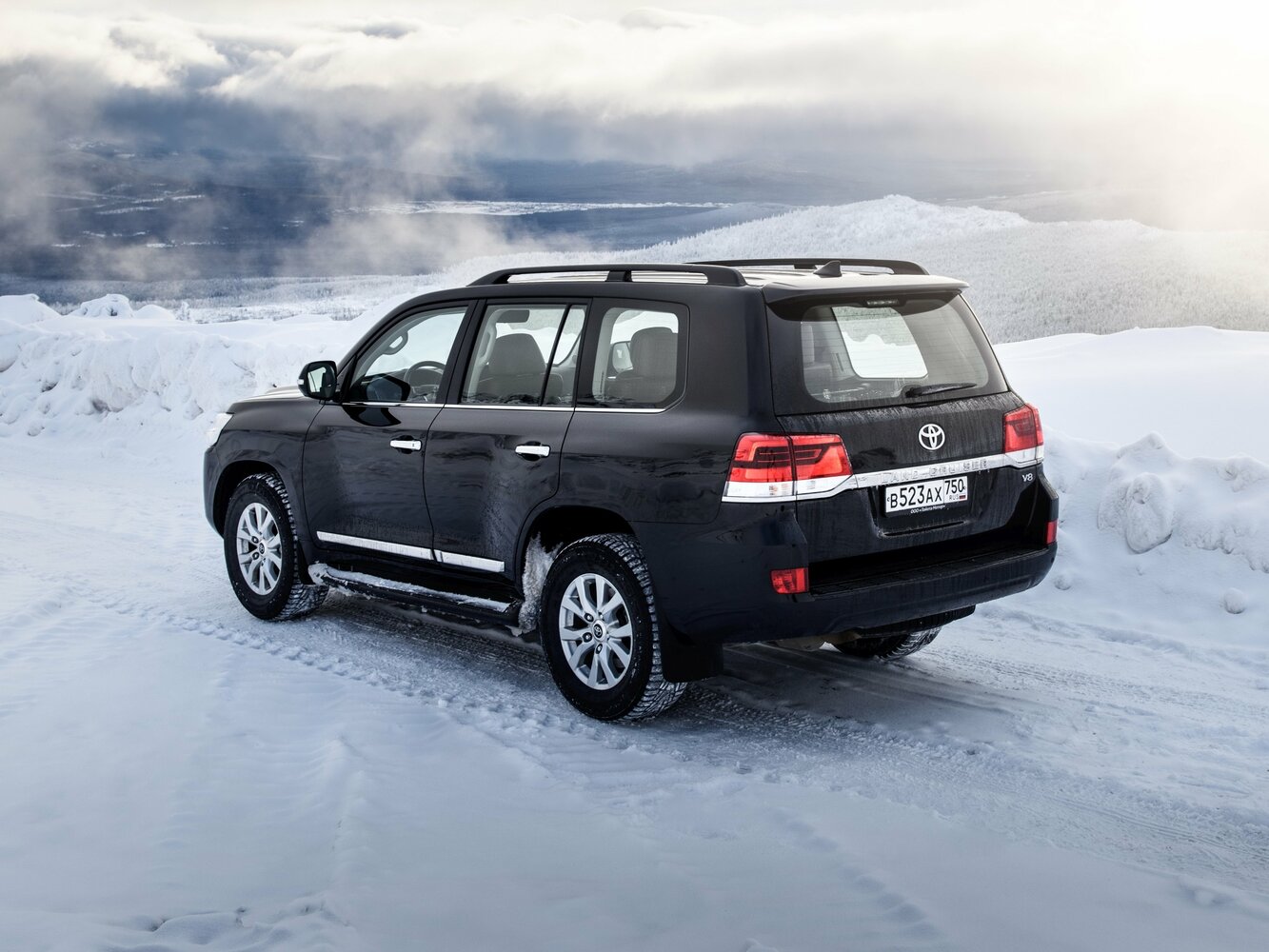 Toyota Land Cruiser 2017 5.7L AT 8 мест
