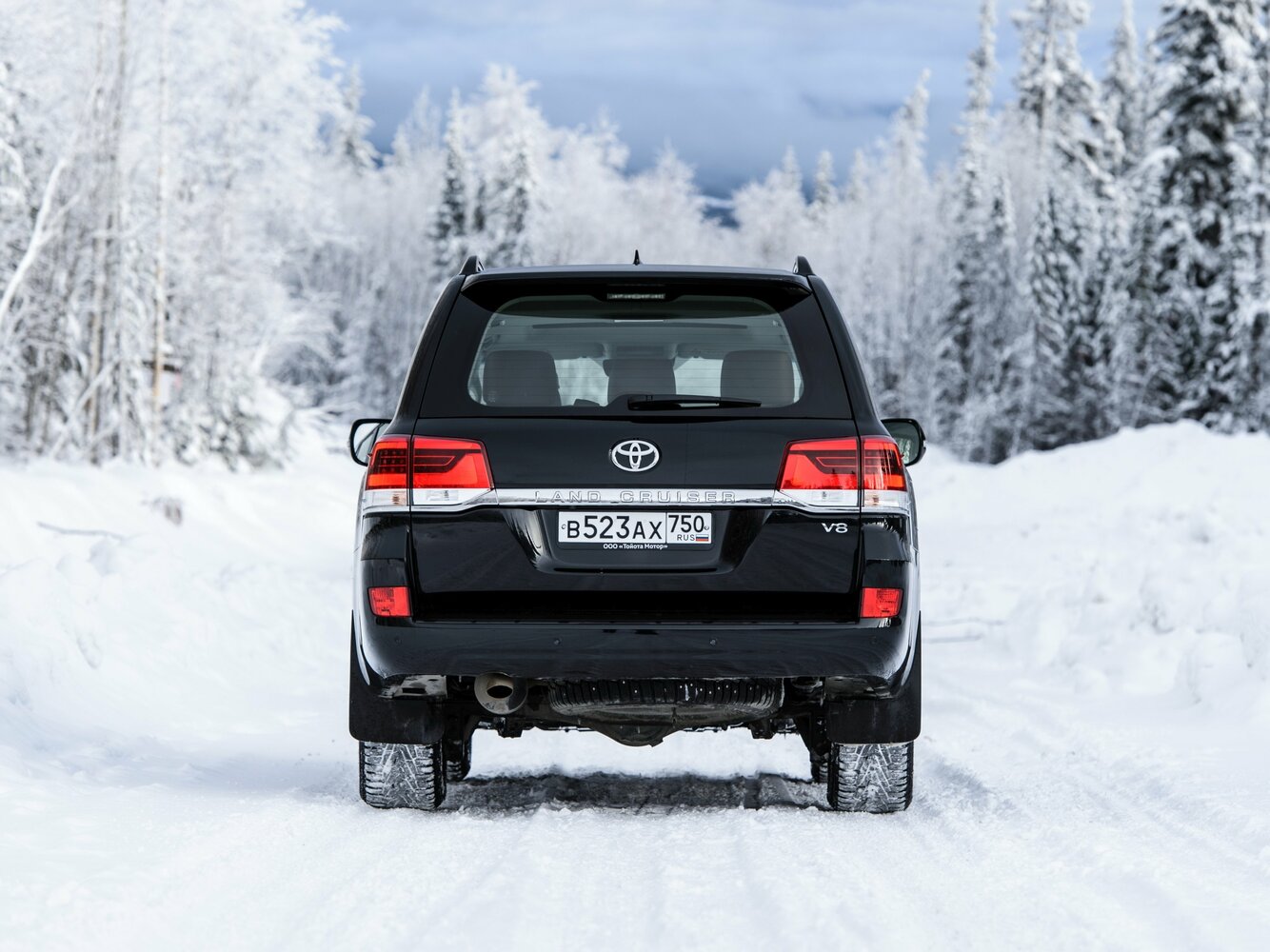 Toyota Land Cruiser 2017 5.7L AT 8 мест