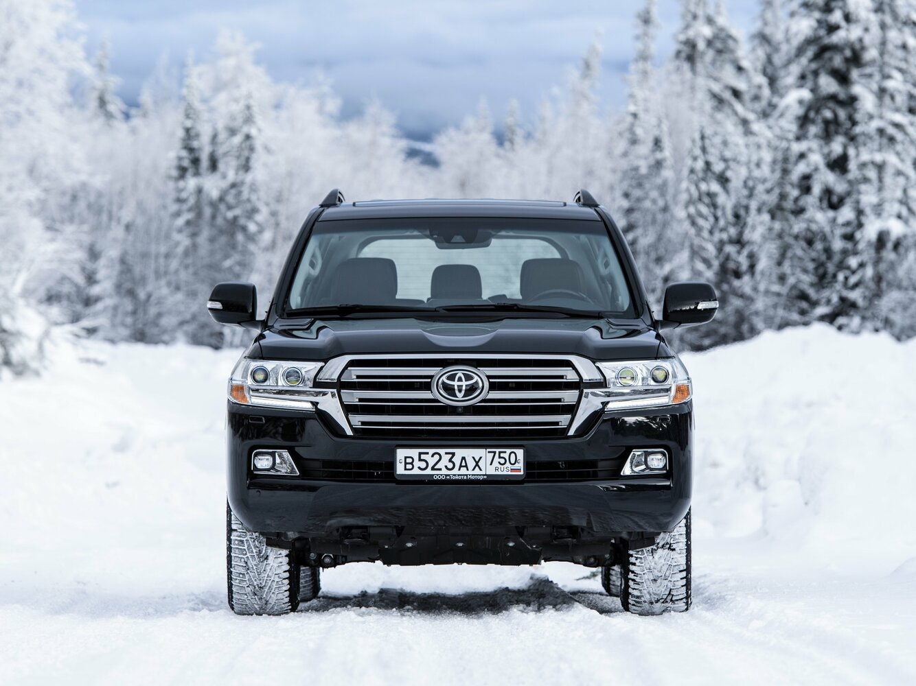 Toyota Land Cruiser 2017 5.7L AT 8 мест