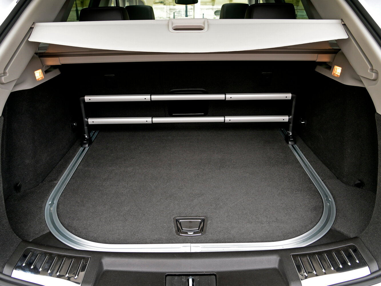 Cadillac SRX — справочные фотографии комплектации, Багажник