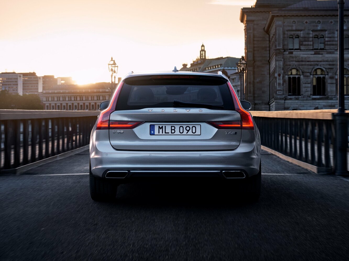 Volvo V90 D4