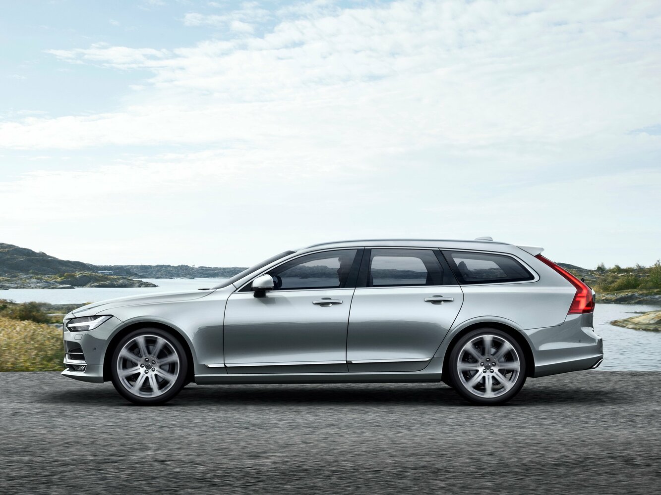 Volvo V90 D4