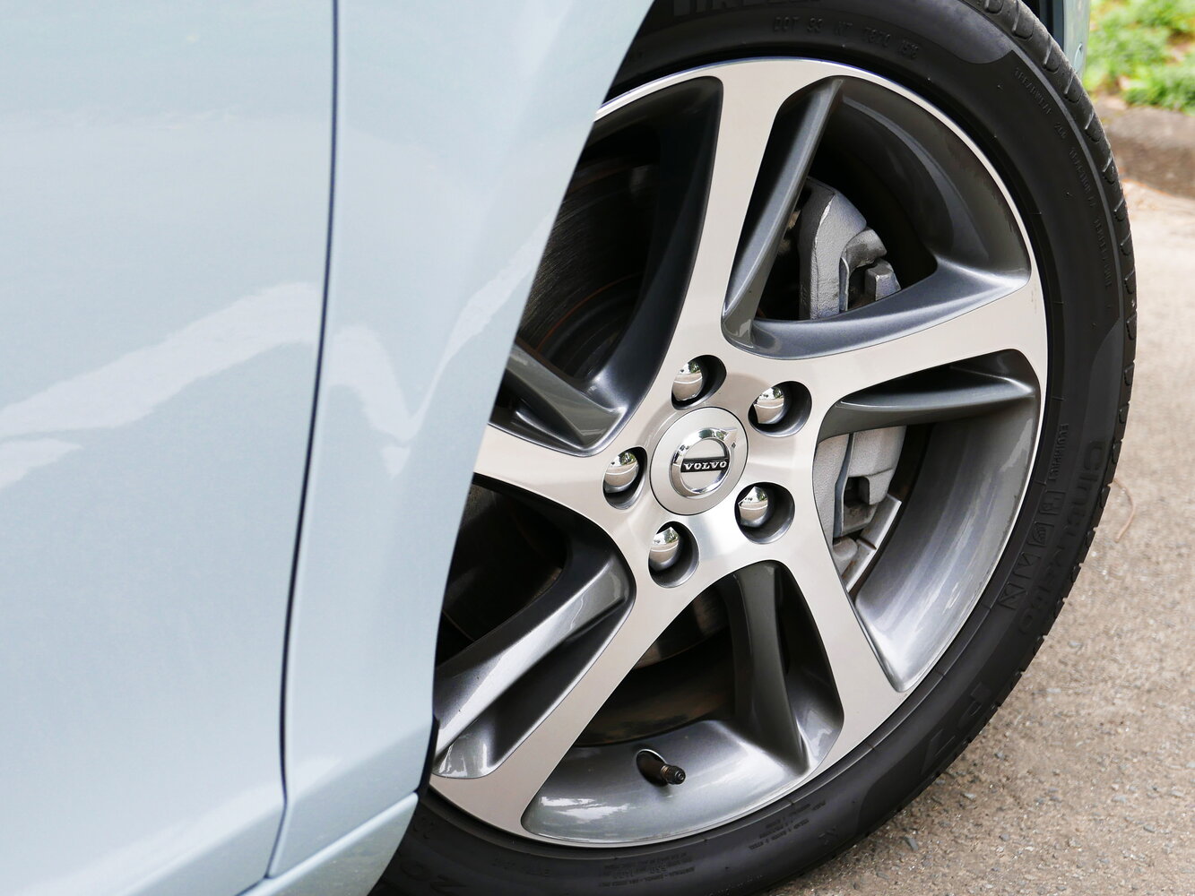 Volvo V40 — справочные фотографии комплектации, Диск