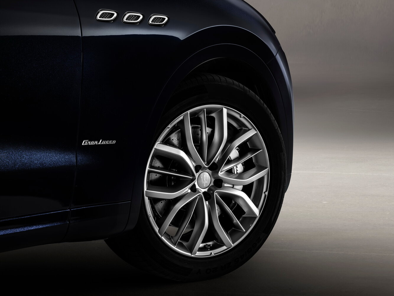Maserati Levante — справочные фотографии комплектации, Диск