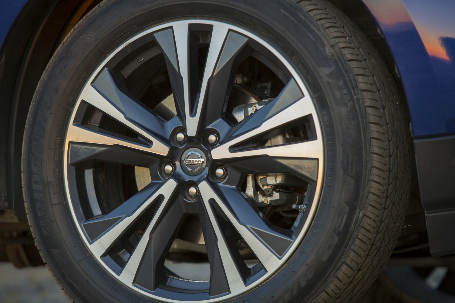 Nissan Pathfinder — справочные фотографии комплектации, Диск