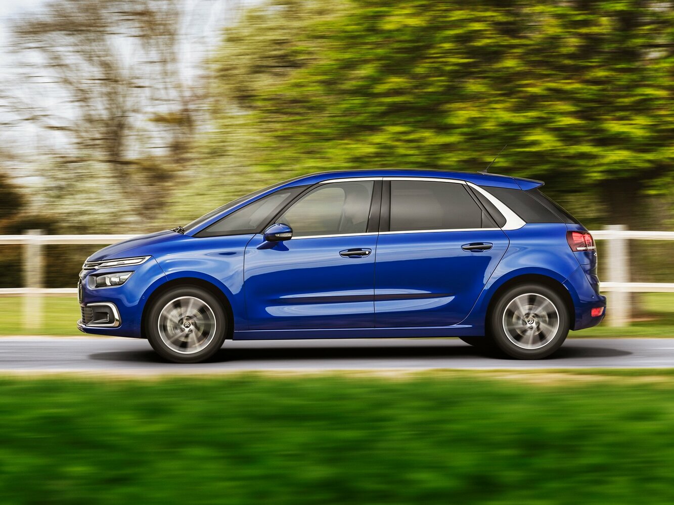 Citroen C4 Picasso — справочные фотографии комплектации, Сбоку