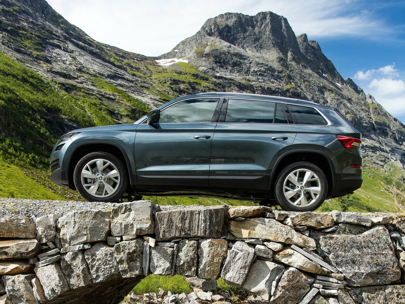 Skoda Kodiaq 2019 TSI330 7 мест Luxury VI