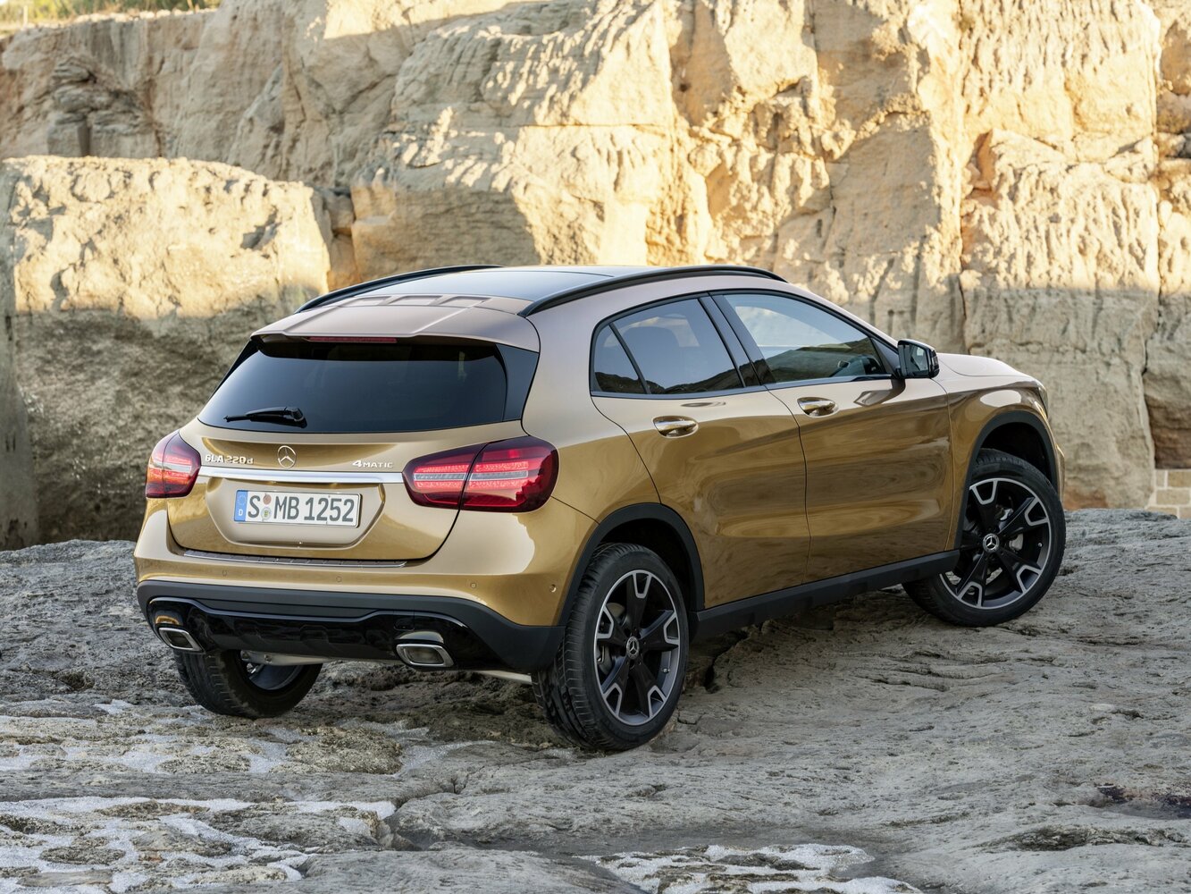 Mercedes-Benz GLA-Class X156 GLA220