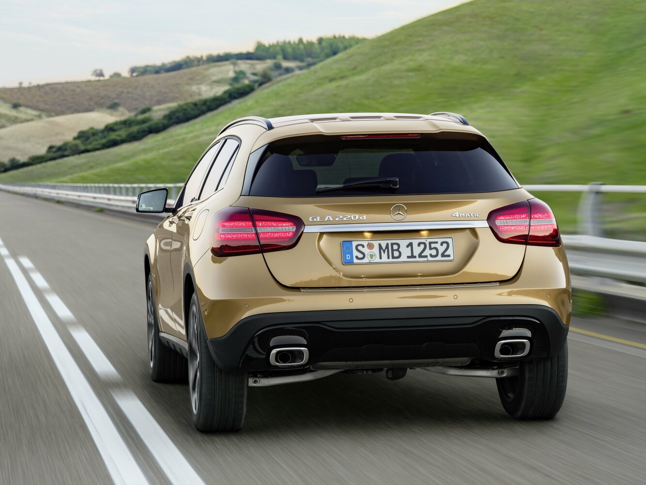 Mercedes-Benz GLA-Class X156 GLA220