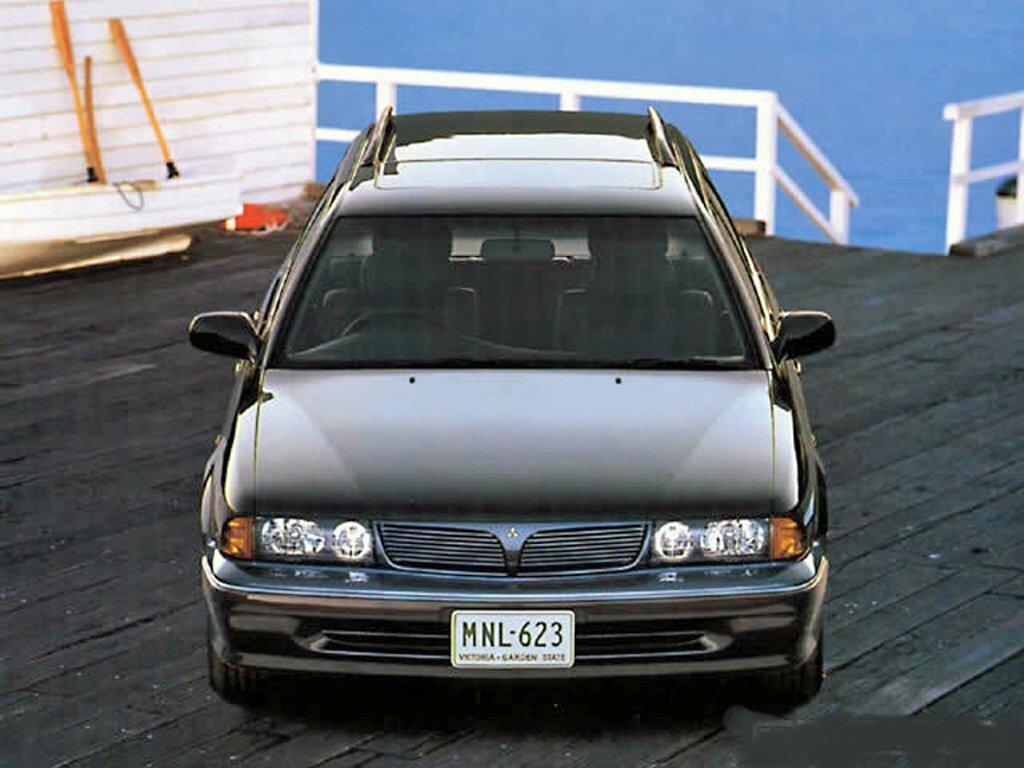 Mitsubishi Diamante 30R−SE