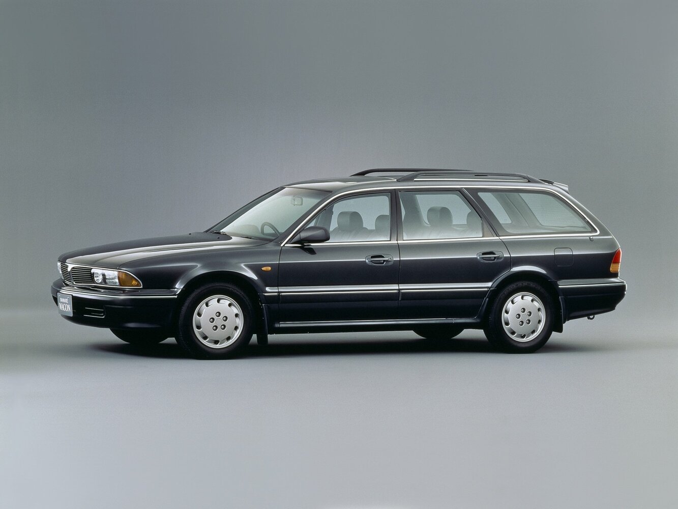 Mitsubishi Diamante 30R−SE
