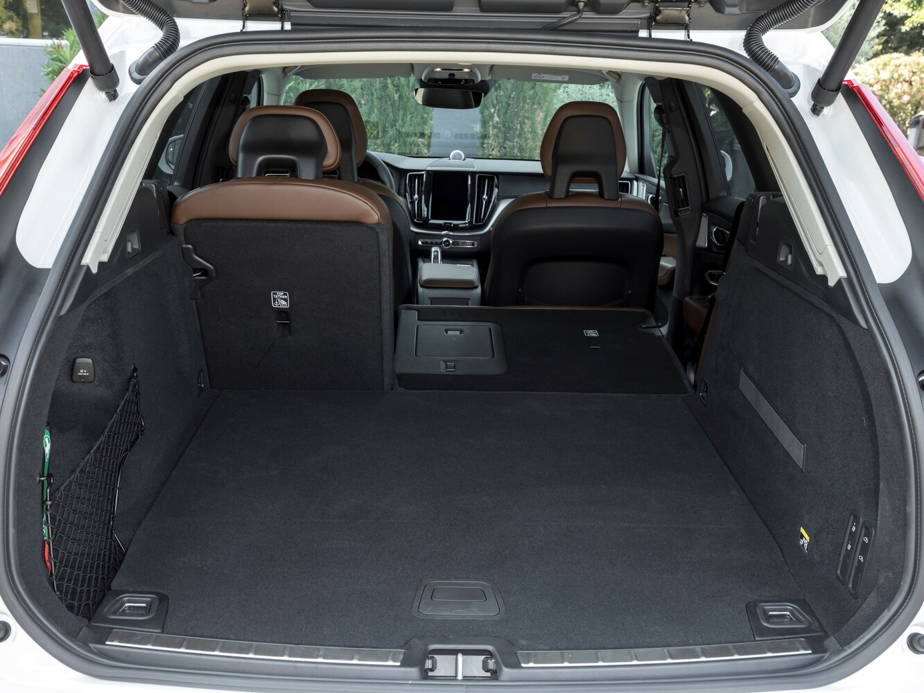Volvo XC60 — справочные фотографии комплектации, Багажник