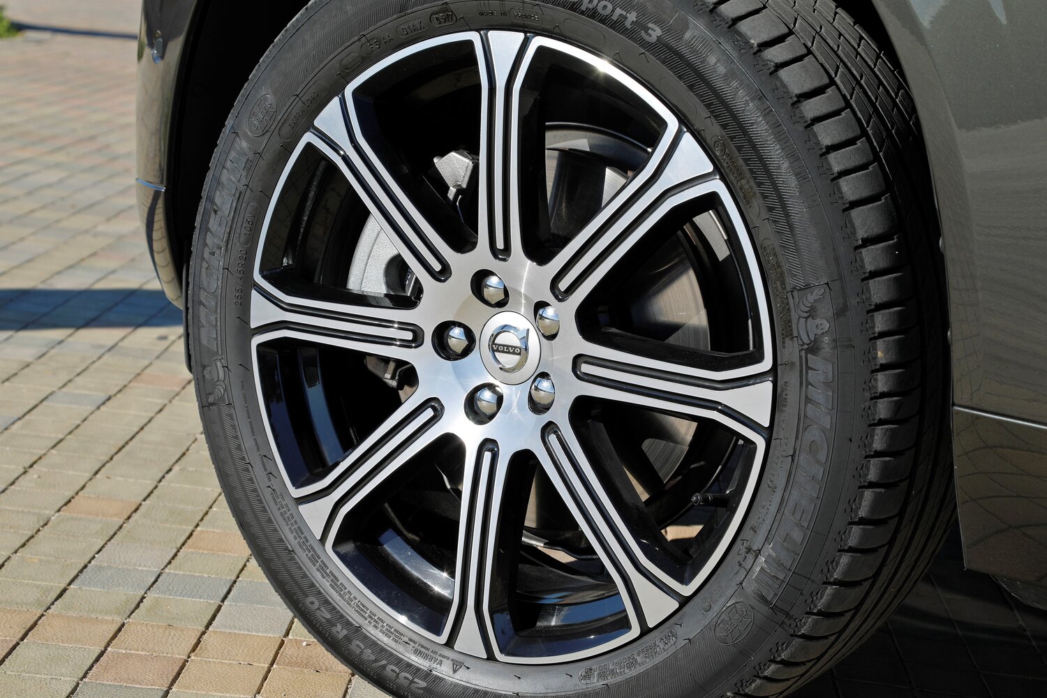 Volvo XC60 — справочные фотографии комплектации, Диск