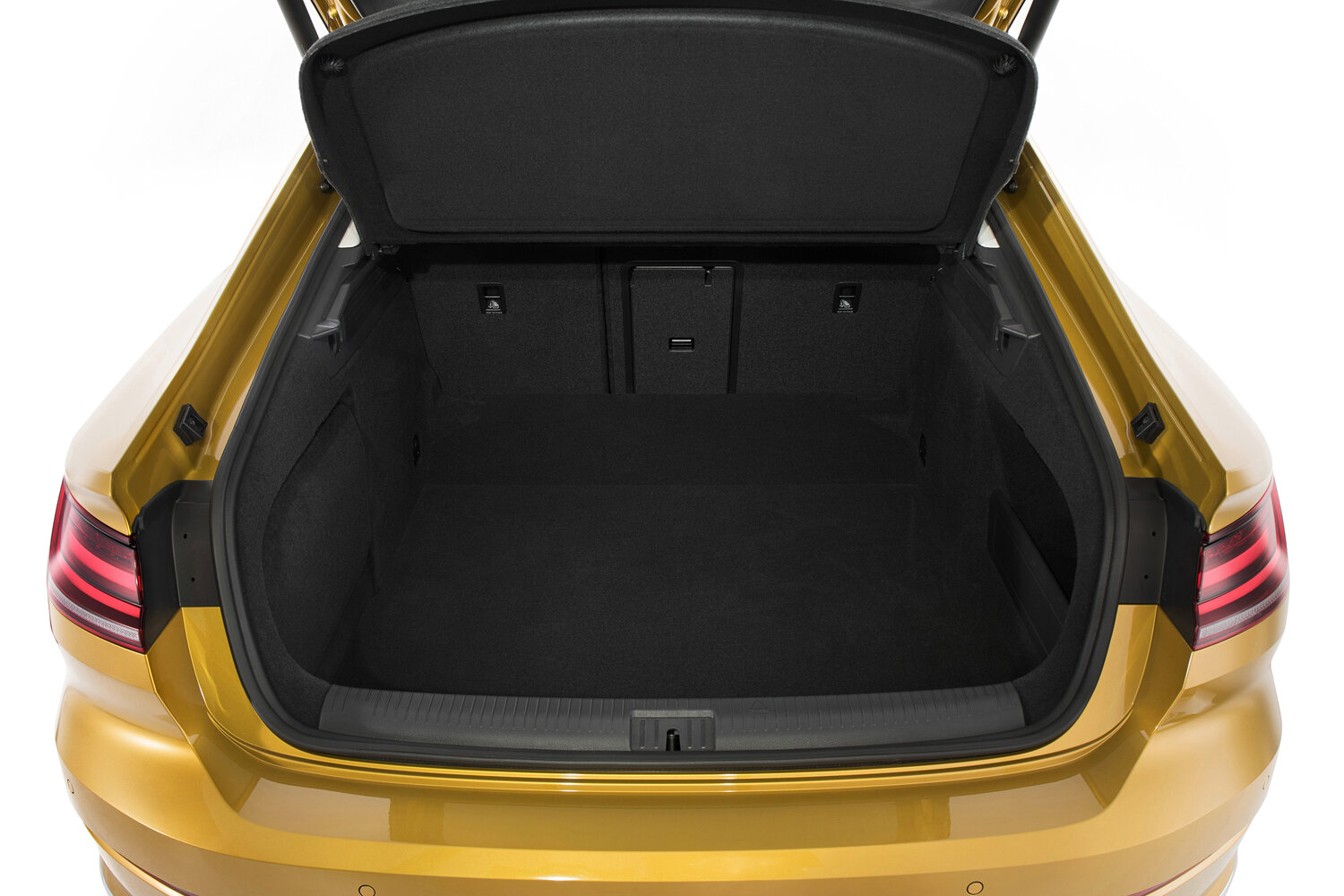 Volkswagen Arteon — справочные фотографии комплектации, Багажник
