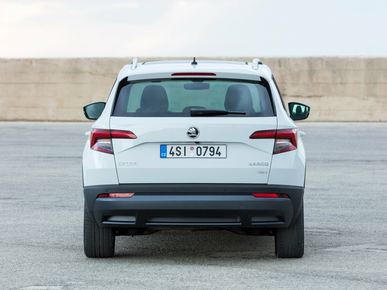Skoda Karoq — справочные фотографии комплектации, Сзади