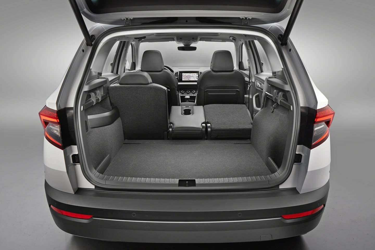 Skoda Karoq — справочные фотографии комплектации, Багажник