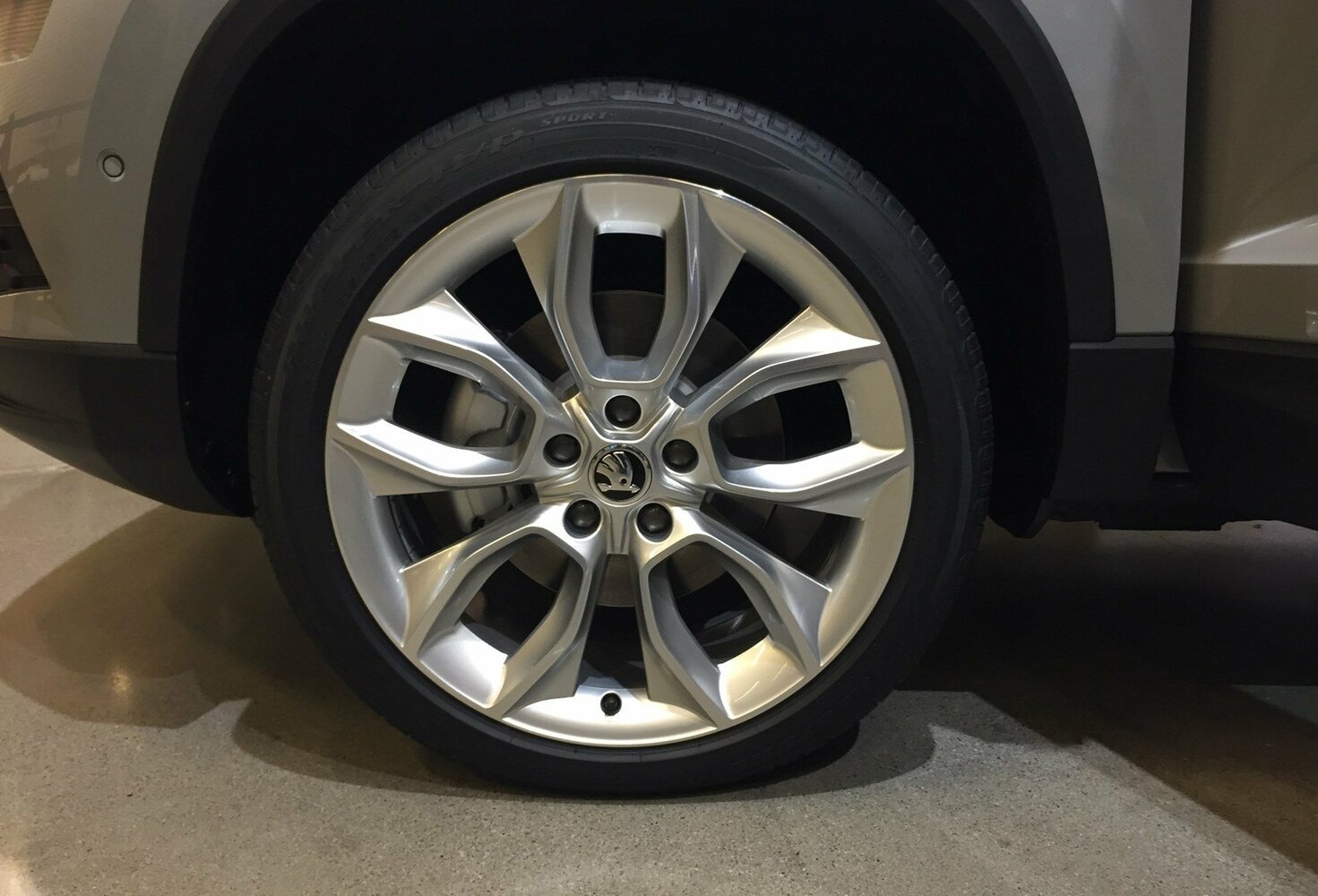 Skoda Karoq — справочные фотографии комплектации, Диск