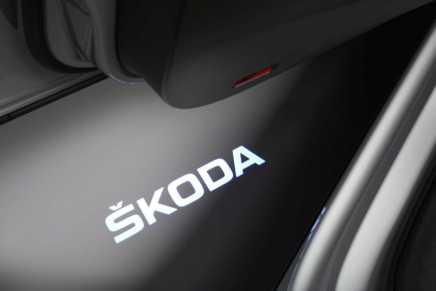 Skoda Karoq — справочные фотографии комплектации, Интерьер 1