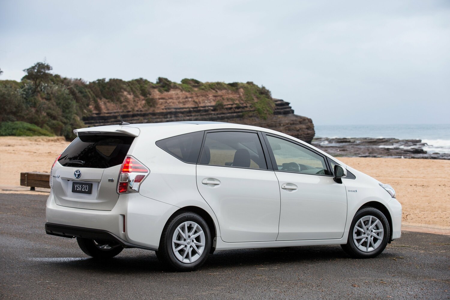 Toyota Prius Alpha S II