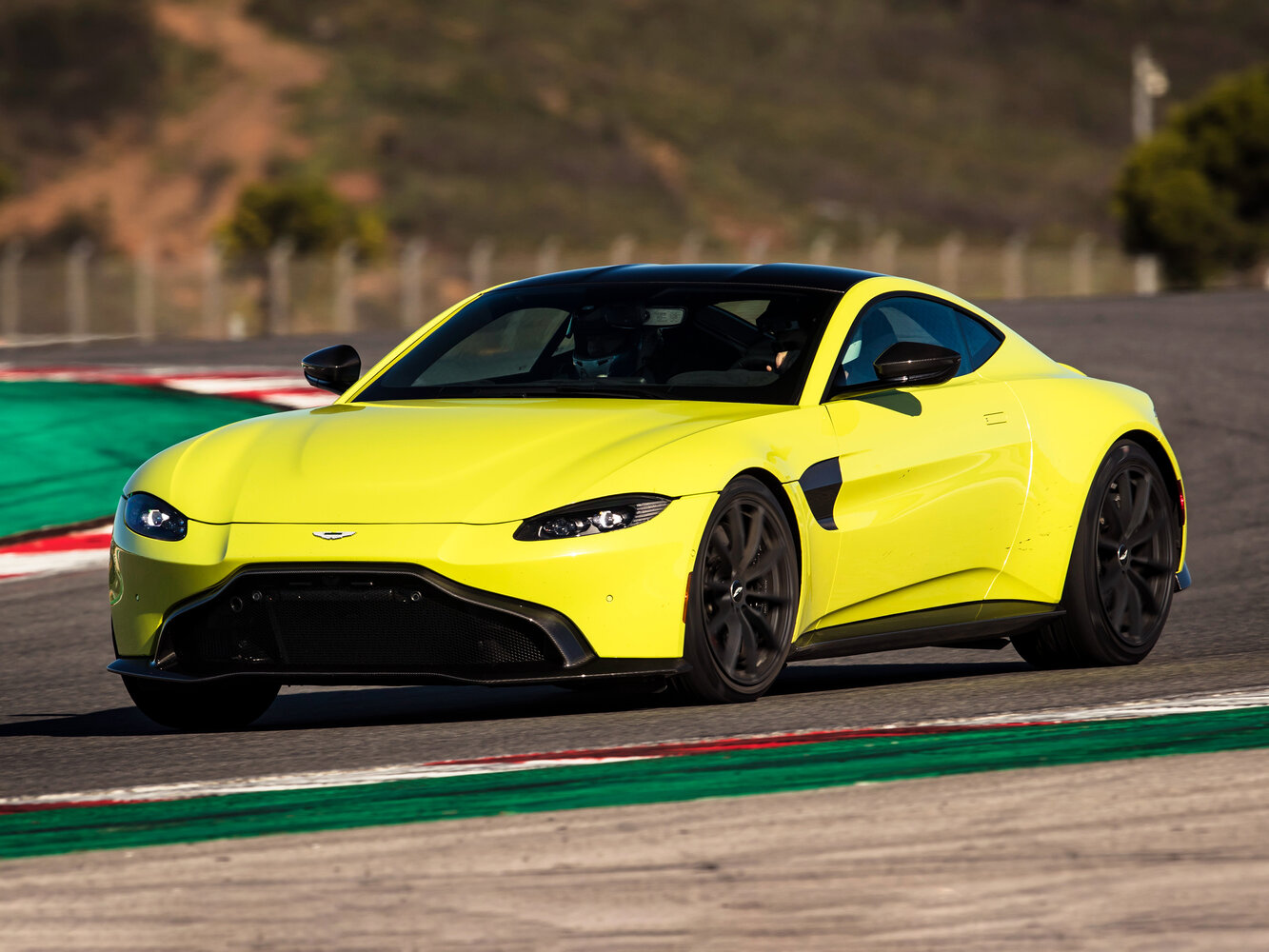 Aston Martin V8 Vantage 2018 4.0T V8 Coupe
