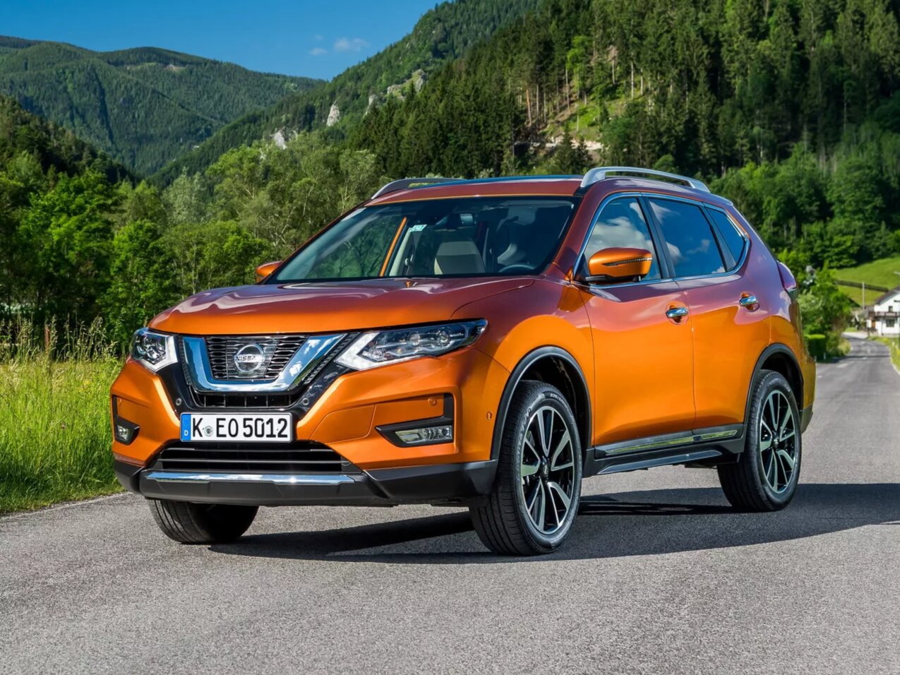 Nissan X-Trail 2017 2.5L CVT мест Lead 4WD