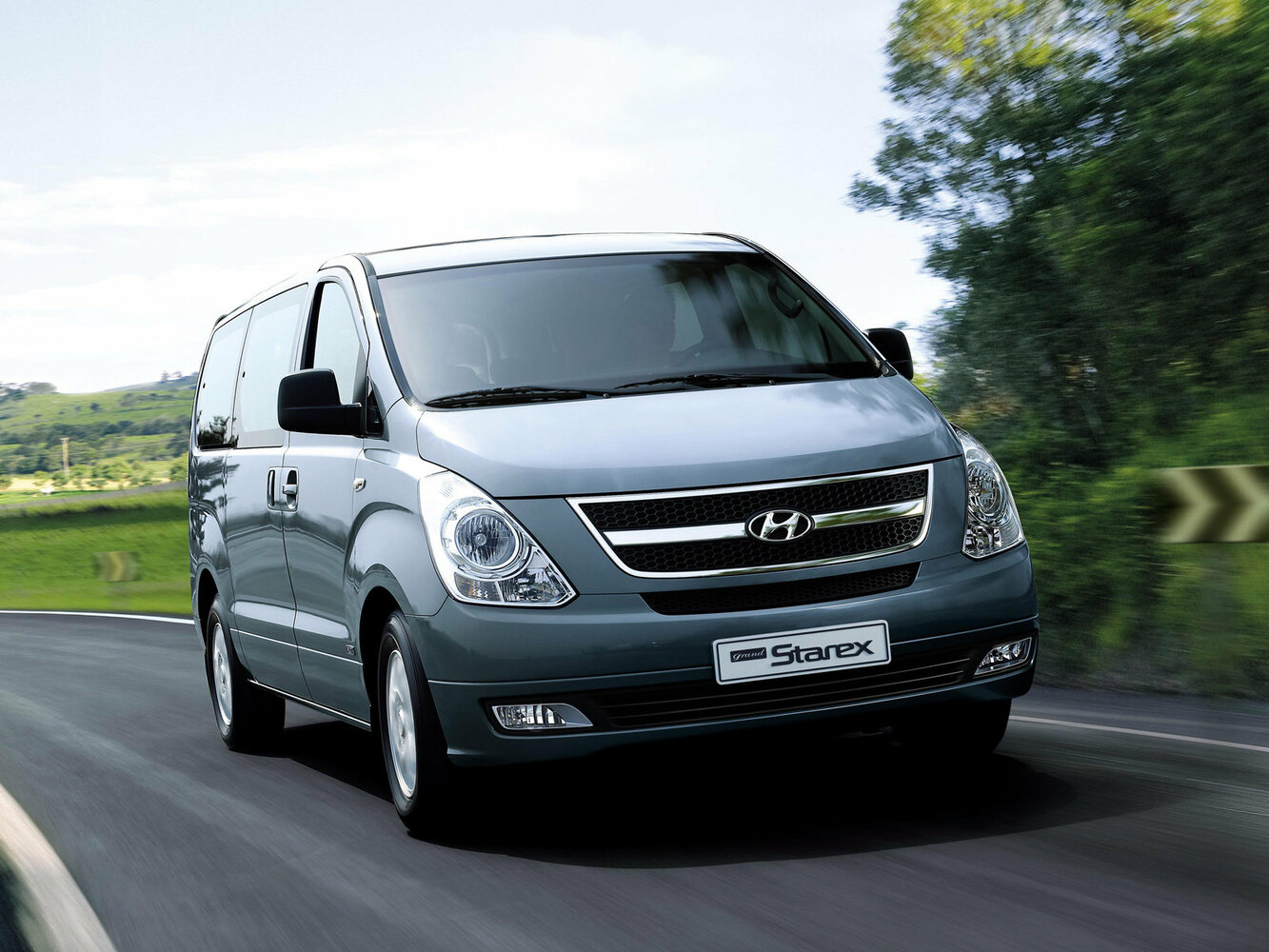 Hyundai Grand Starex CVX Deluxe
