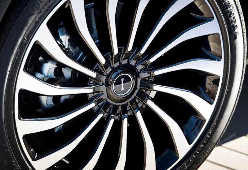 Lincoln Nautilus — справочные фотографии комплектации, Диск