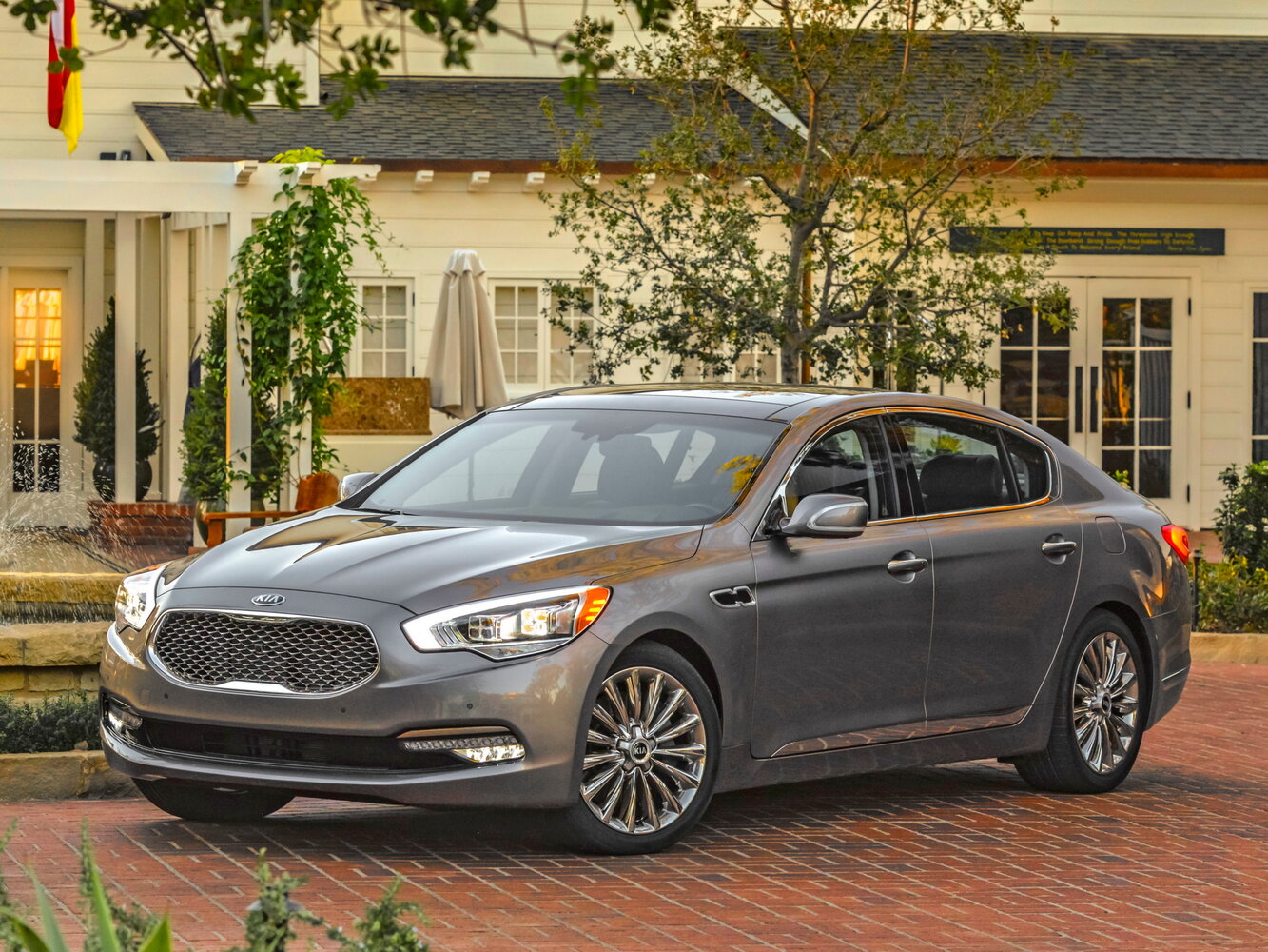 Kia K900 — I поколение (2014–2018)