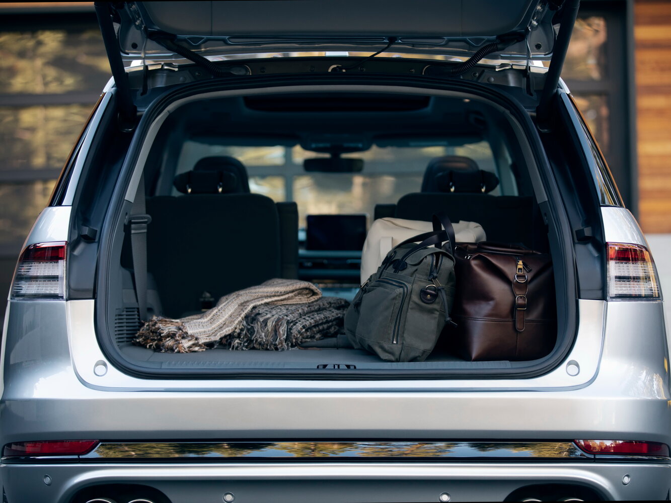 Lincoln Aviator — справочные фотографии комплектации, Багажник
