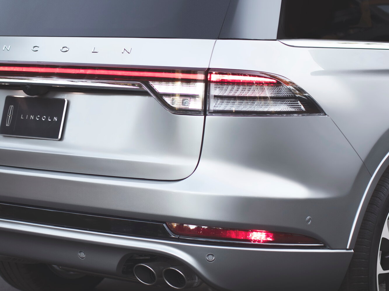 Lincoln Aviator — справочные фотографии комплектации, Задняя фара