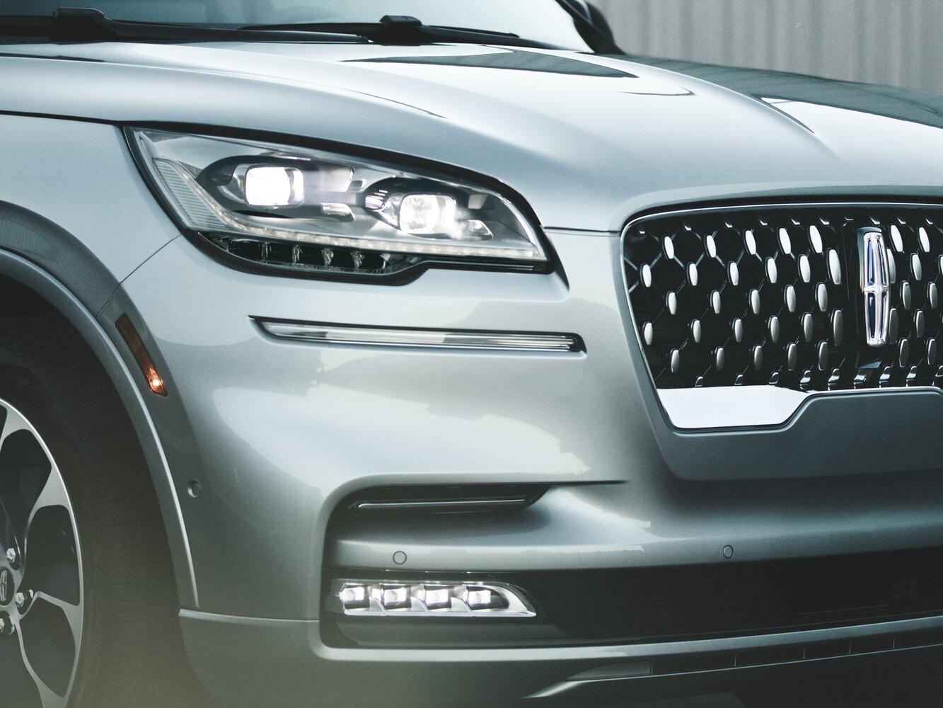 Lincoln Aviator — справочные фотографии комплектации, Передняя фара