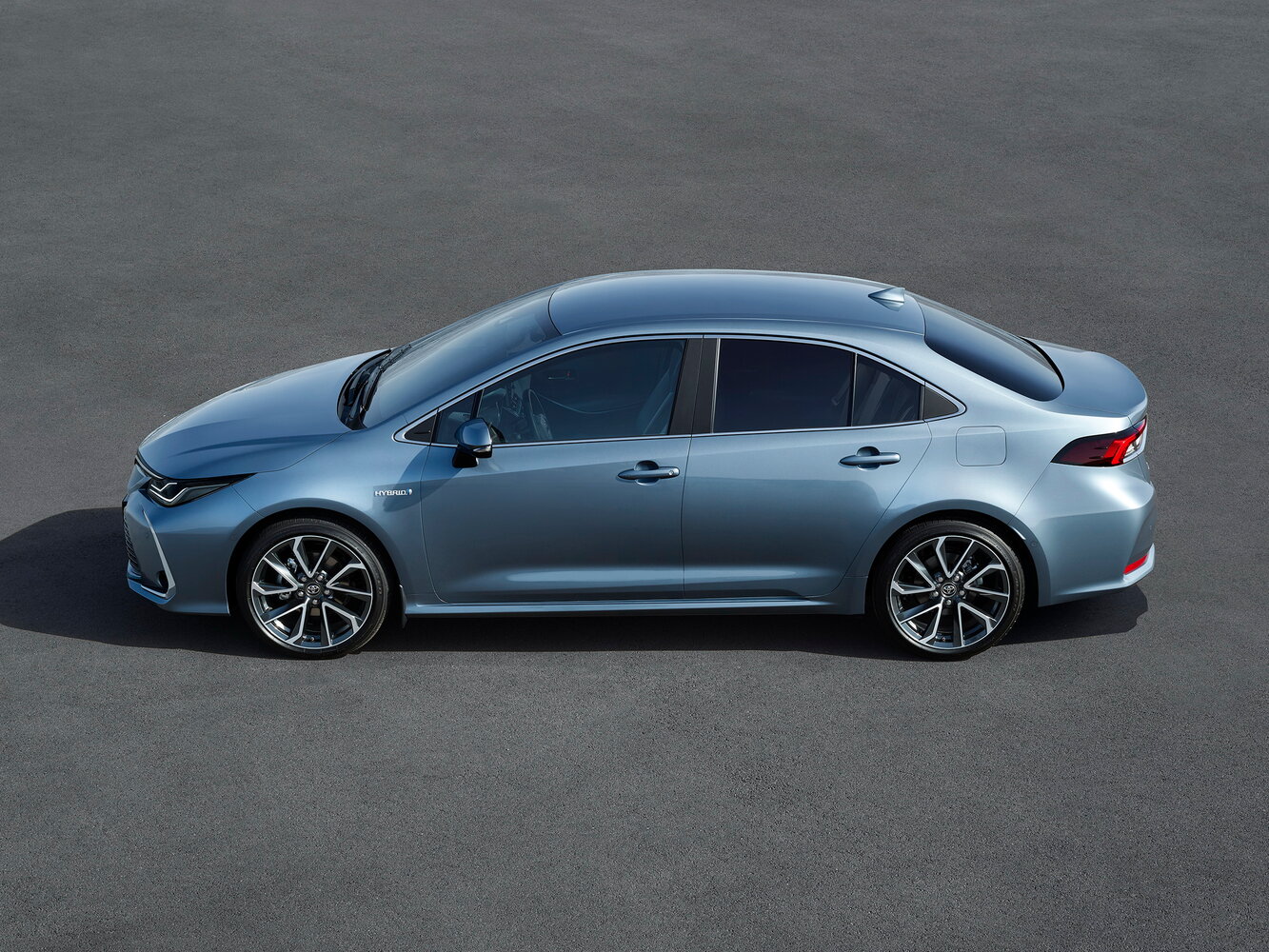 Toyota Corolla — справочные фотографии комплектации, Сбоку