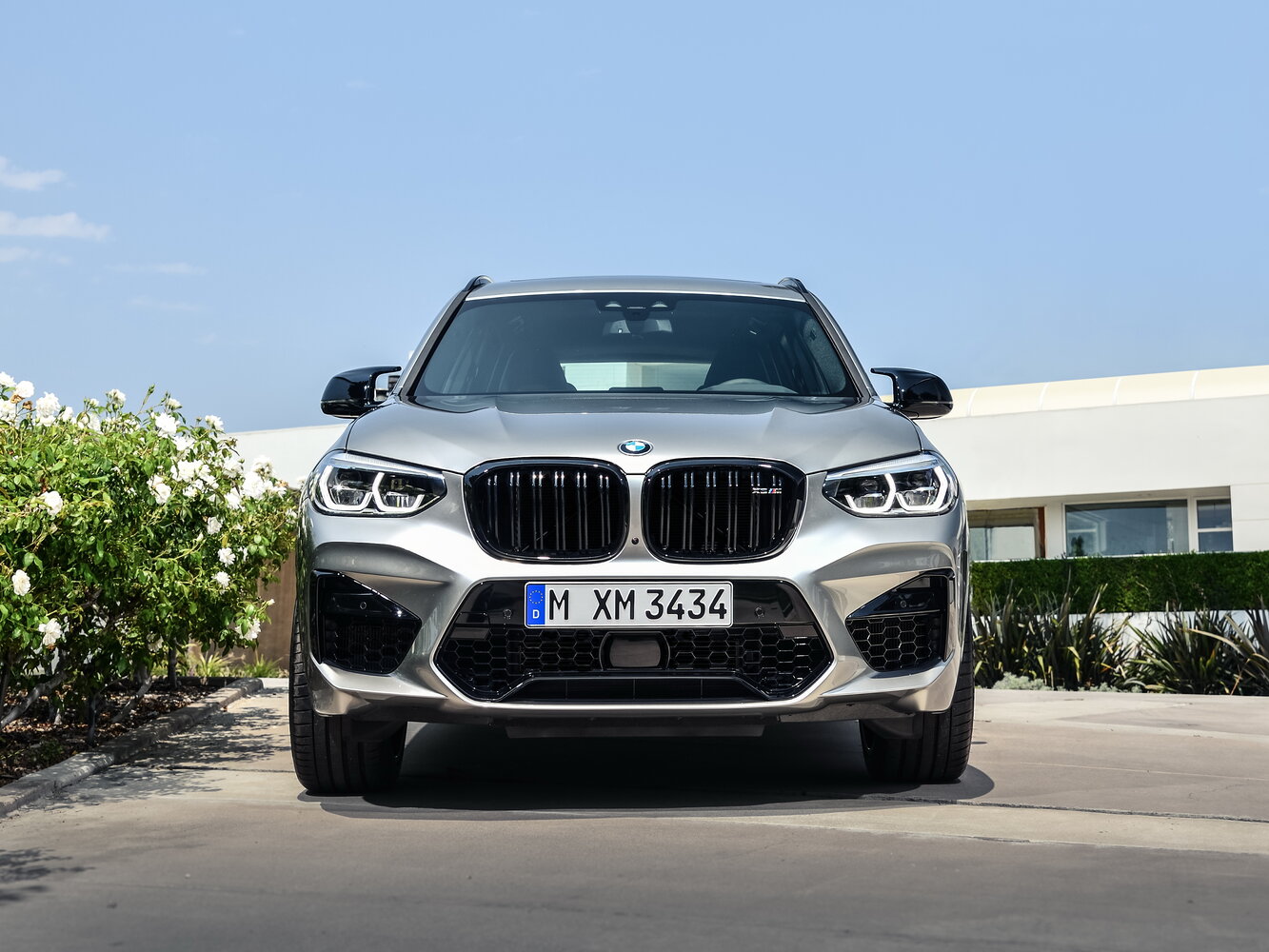 BMW X3 M — справочные фотографии комплектации, Спереди