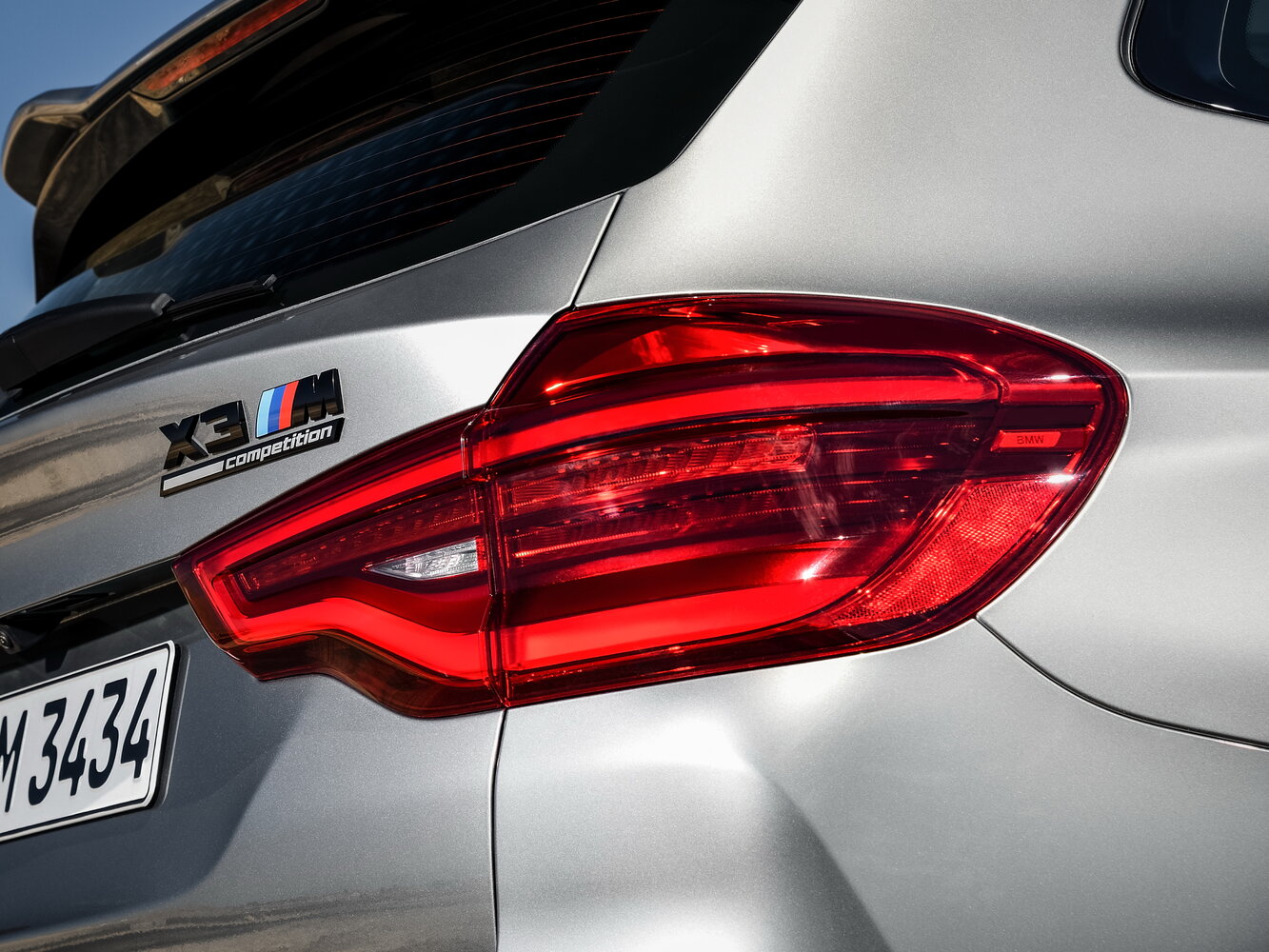 BMW X3 M — справочные фотографии комплектации, Задняя фара