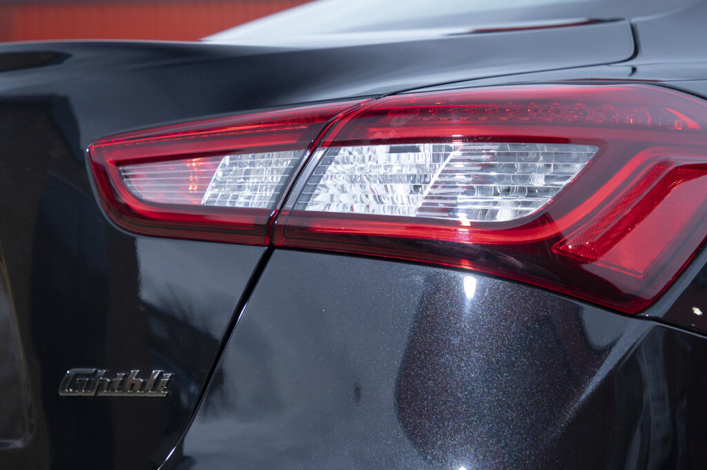 Maserati Ghibli — справочные фотографии комплектации, Задняя фара