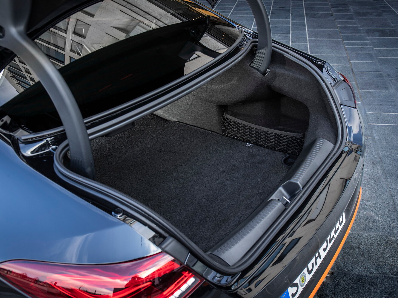 Mercedes-Benz CLA — справочные фотографии комплектации, Багажник