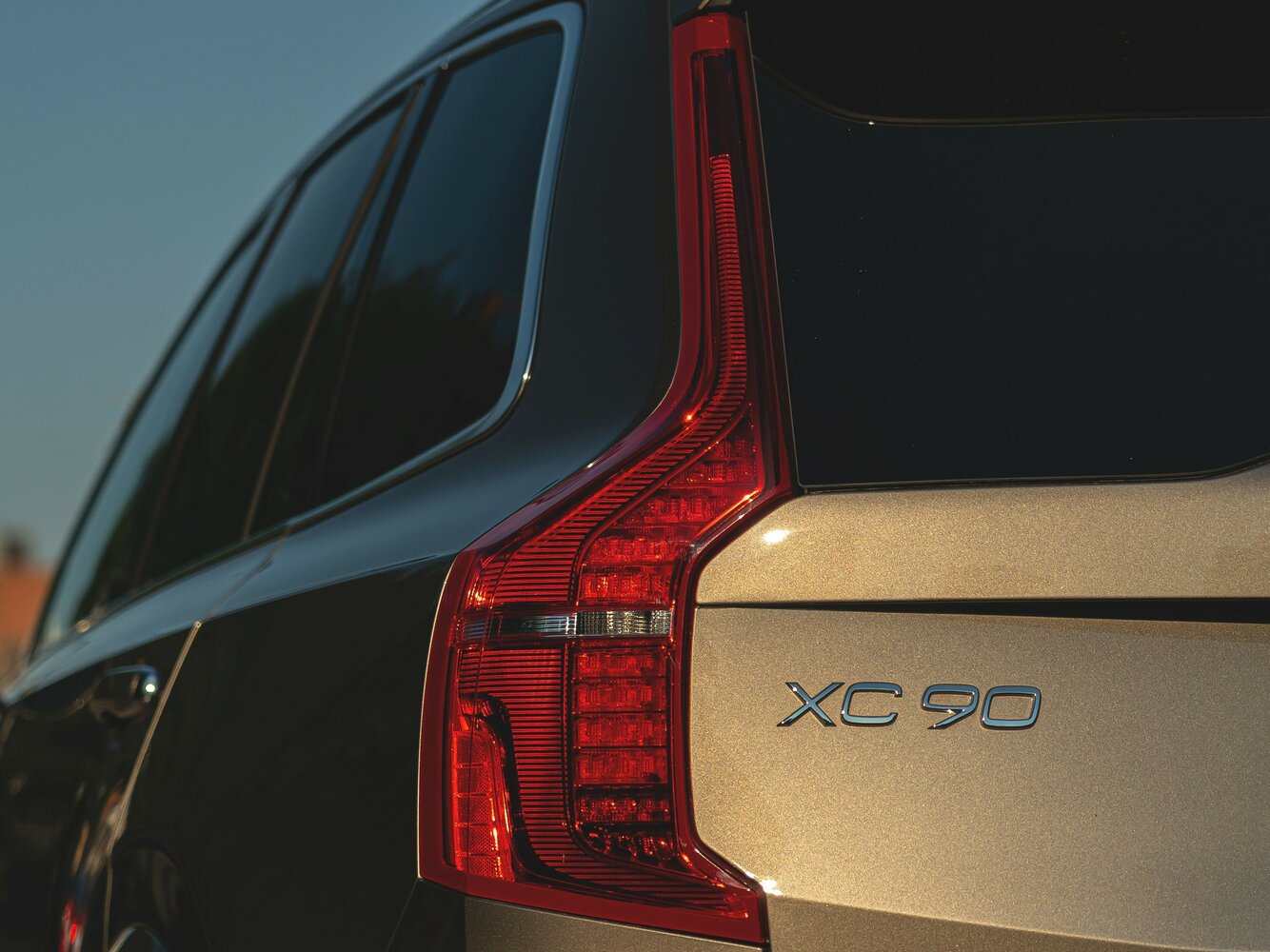 Volvo XC90 — справочные фотографии комплектации, Задняя фара