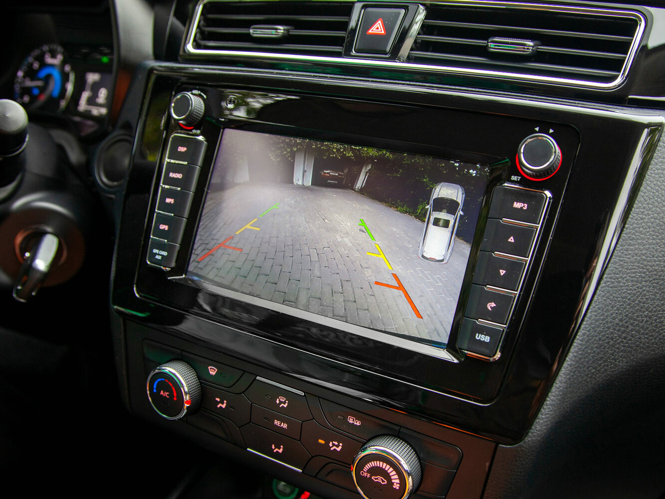 Dongfeng 580 — справочные фотографии комплектации, Интерьер 2