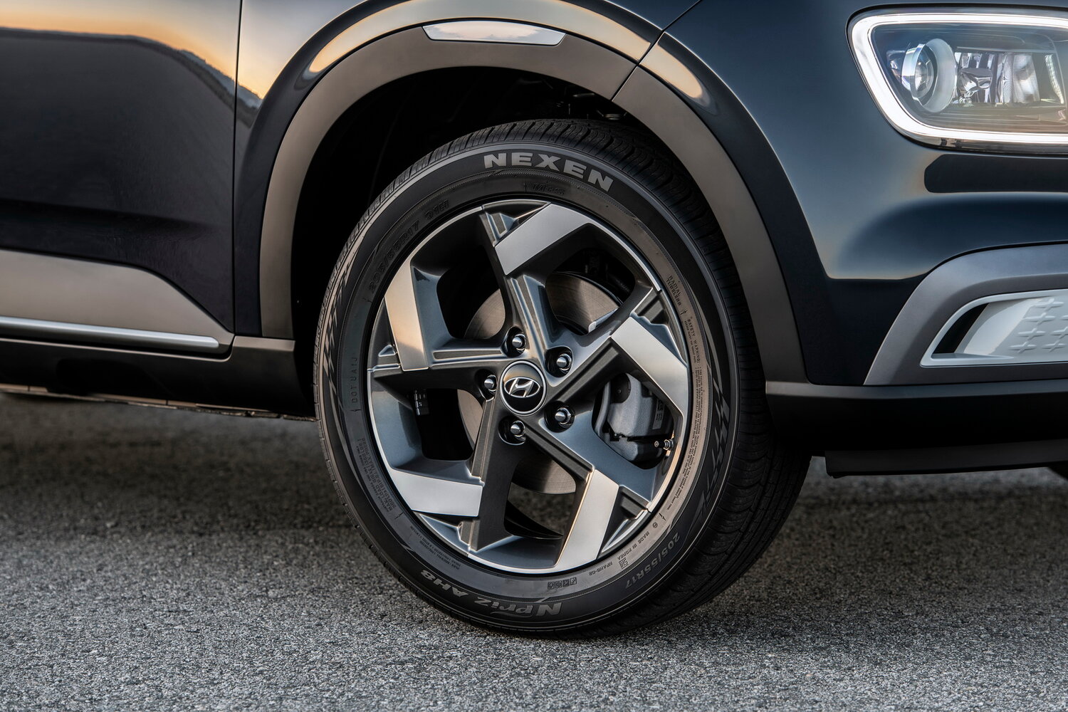 Hyundai Venue — справочные фотографии комплектации, Диск