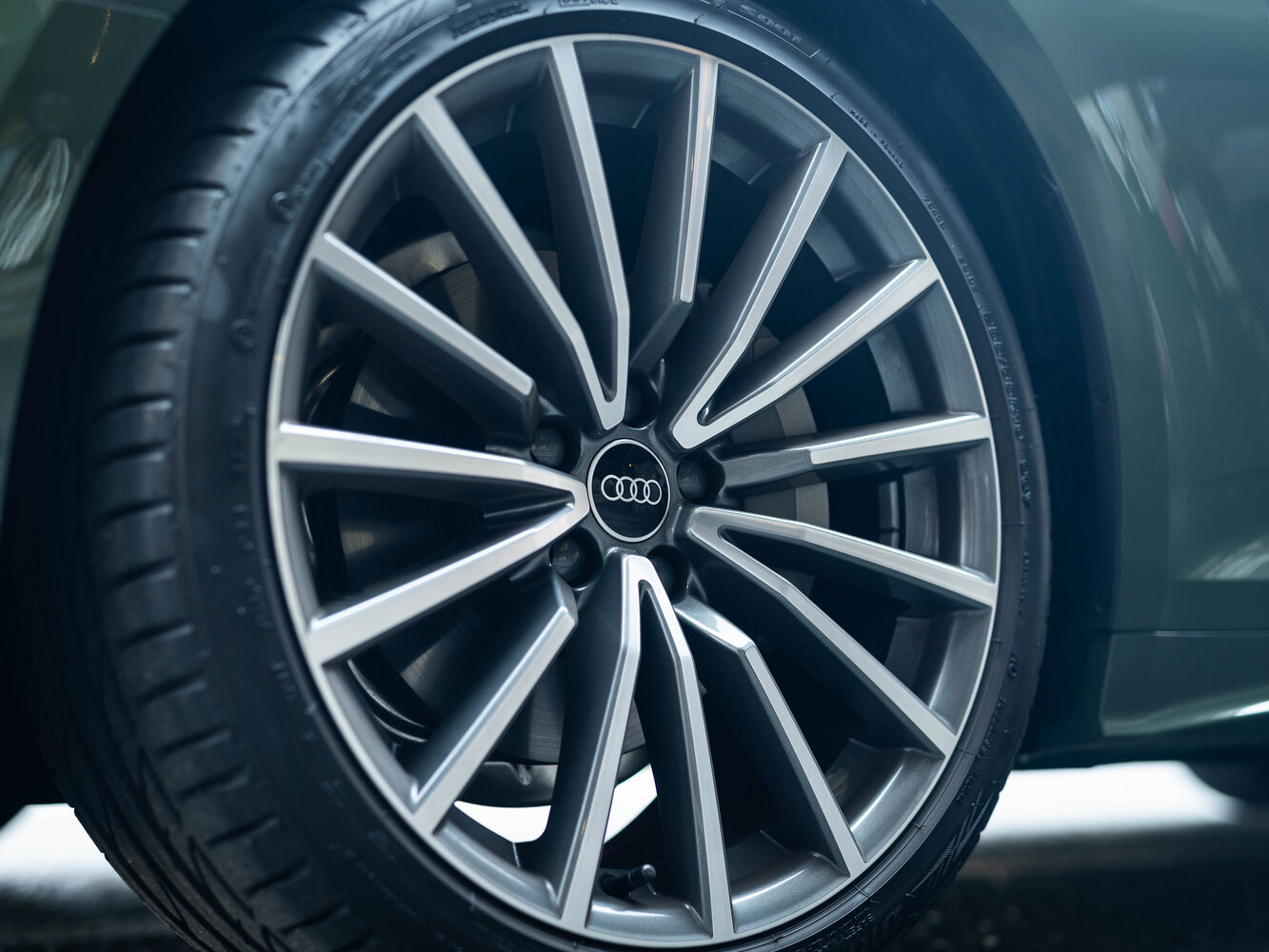 Audi A5 — справочные фотографии комплектации, Диск