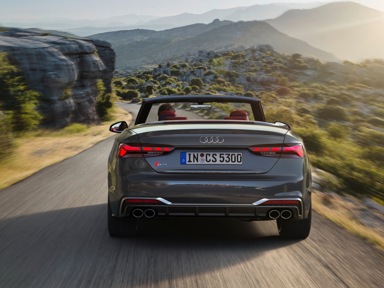 Audi S5 — справочные фотографии комплектации, Сзади