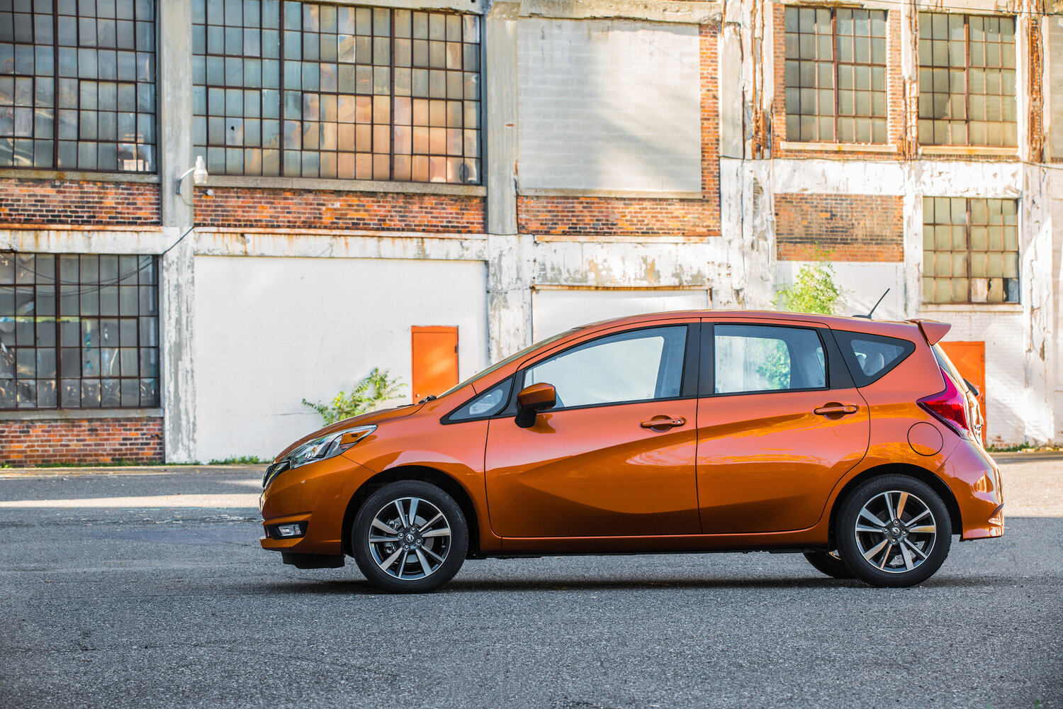 Nissan Note e− X