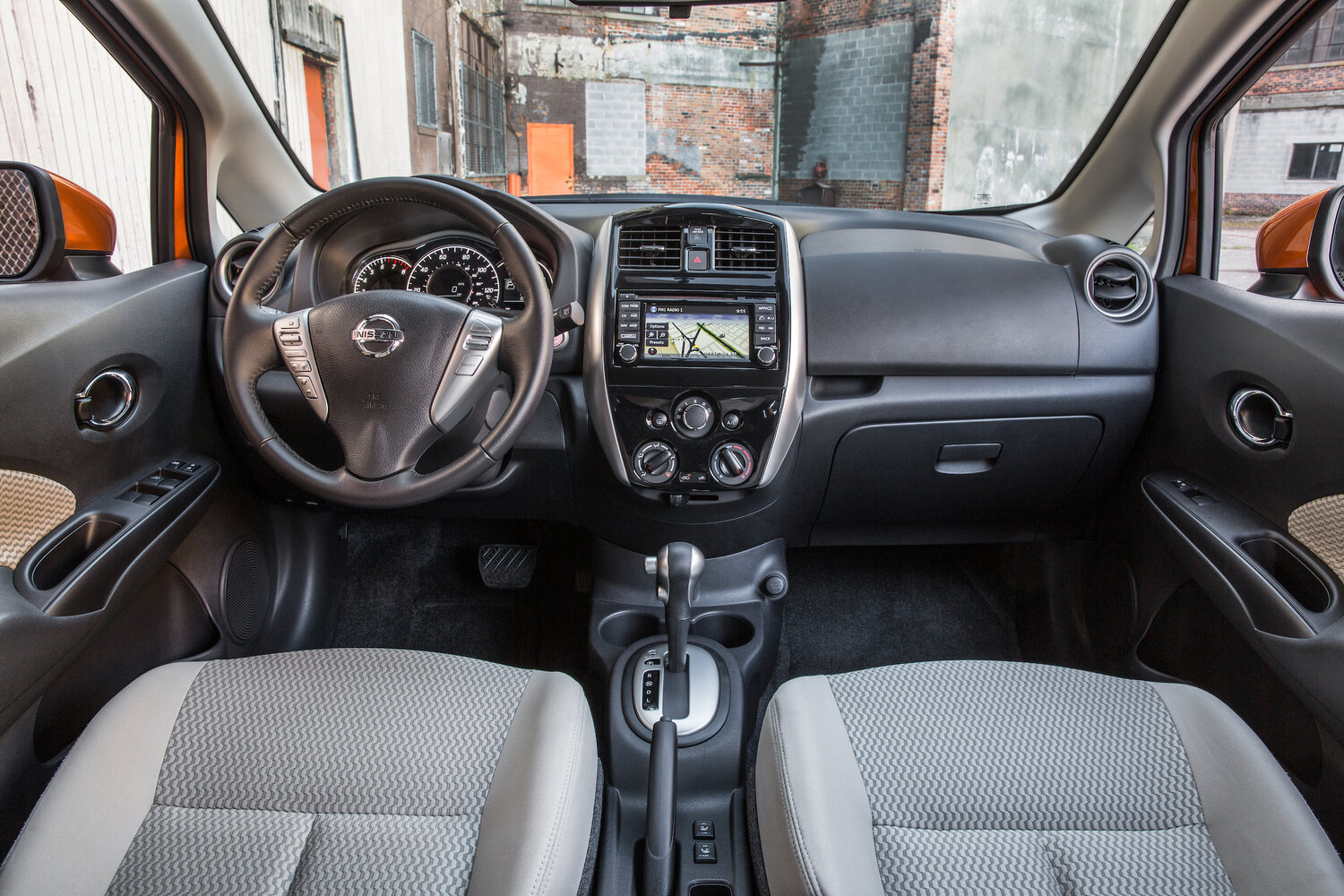Nissan Note e− X
