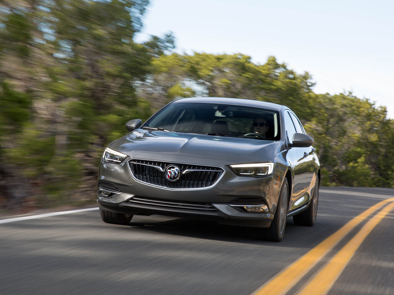 Buick Regal — справочные фотографии комплектации, Спереди