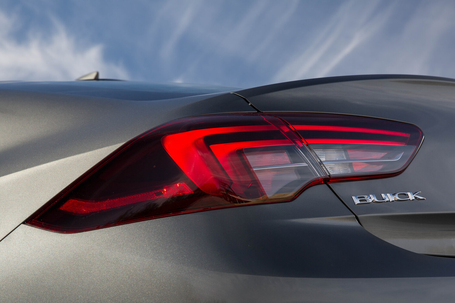 Buick Regal — справочные фотографии комплектации, Задняя фара