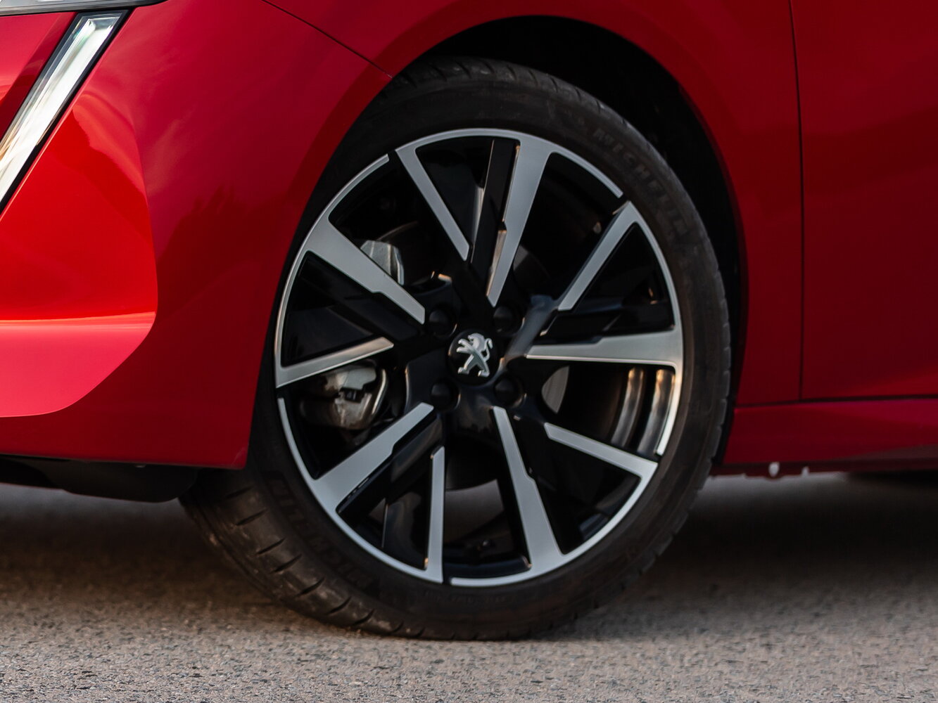 Peugeot 208 — справочные фотографии комплектации, Диск