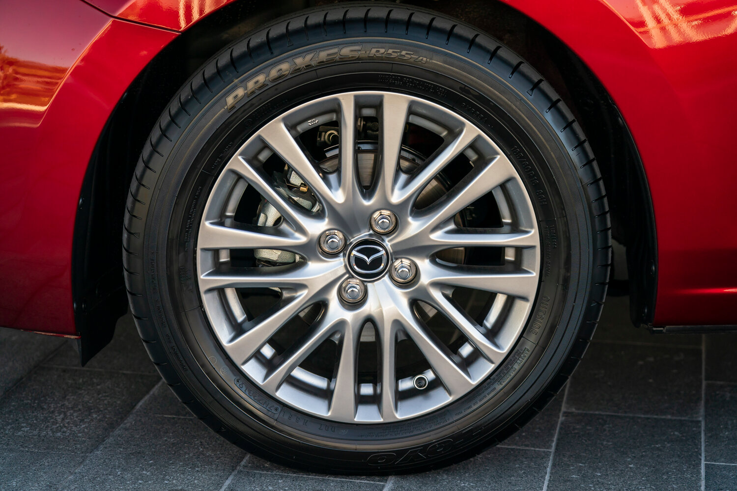 Mazda 2 — справочные фотографии комплектации, Диск