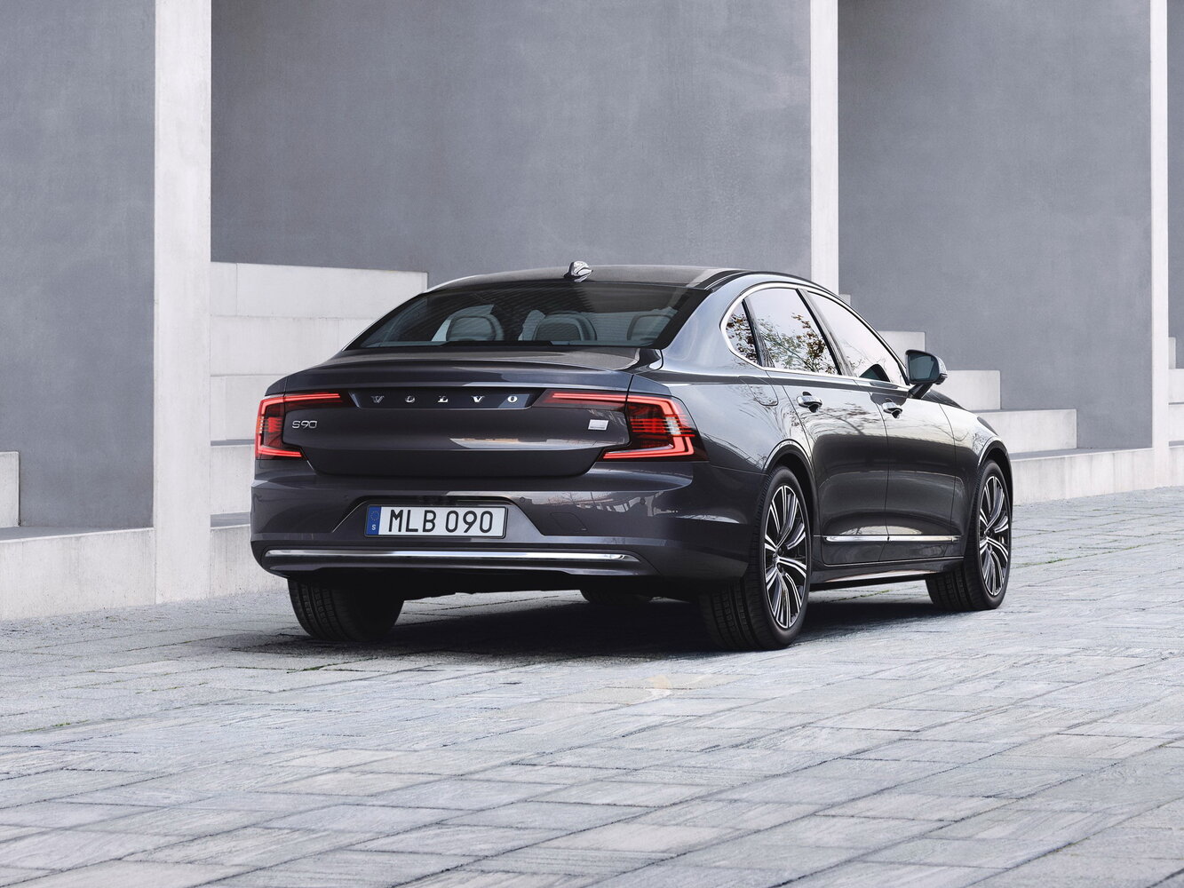 Volvo S90 B5